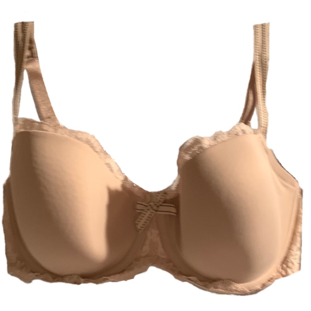Chantelle beige moulded cup, underwire tee shirt bra. 34DDD